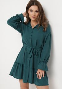 Born2be - Ciemnozielona Koszulowa Sukienka z Wiązanym Paskiem Stevania. Kolor: zielony. Materiał: materiał. Typ sukienki: koszulowe. Długość: mini #3