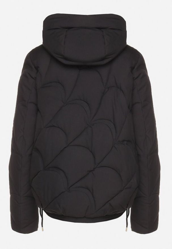 Born2be - Czarna Pikowana Kurtka o Pudełkowym Kroju z Kapturem i Ściągaczami Selizola. Okazja: na spacer. Typ kołnierza: kaptur. Kolor: czarny. Materiał: jeans, skóra. Styl: sportowy