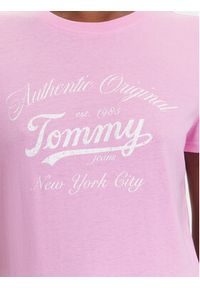 Tommy Jeans T-Shirt Essential DW0DW21404 Różowy Regular Fit. Kolor: różowy. Materiał: bawełna