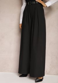 Renee - Czarne Spodnie Palazzo High Waist z Szerokimi Nogawkami i Paskiem z Metalową Klamrą Oinna. Okazja: na co dzień, do pracy. Stan: podwyższony. Kolor: czarny. Styl: klasyczny, elegancki, casual