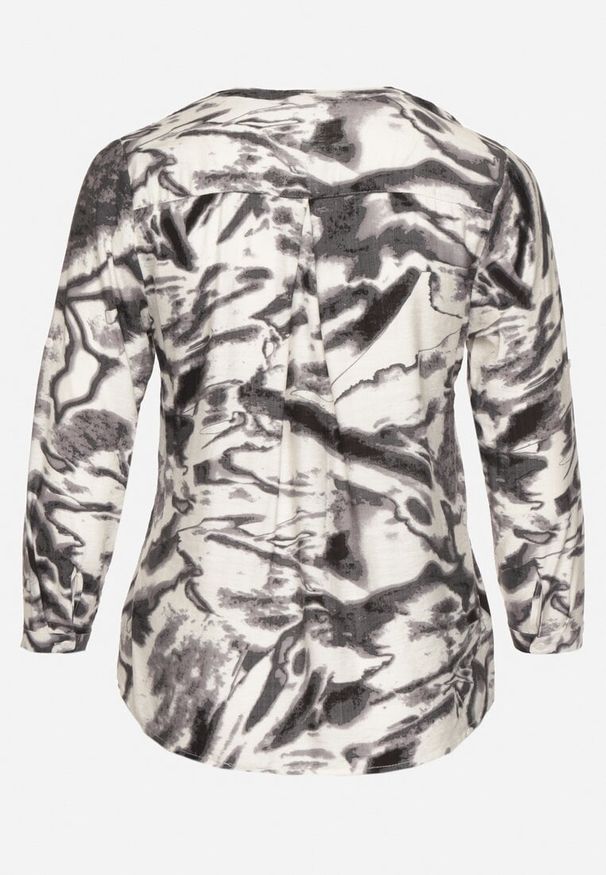 Born2be - Czarno-Biała Koszula w Abstrakcyjny Print z Wiskozą i Guzikami Nevilea. Okazja: na co dzień. Kolekcja: plus size. Kolor: czarny. Materiał: wiskoza. Wzór: nadruk. Styl: casual