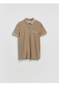 Reserved - Bawełniana koszulka polo slim - brązowy. Typ kołnierza: polo. Kolor: brązowy. Materiał: bawełna #1