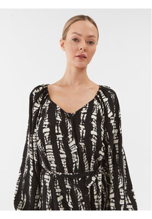 Vero Moda Sukienka codzienna Cevi 10294132 Czarny Regular Fit. Okazja: na co dzień. Kolor: czarny. Materiał: wiskoza. Typ sukienki: proste. Styl: casual