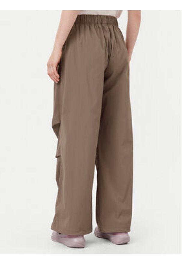 Adidas - adidas Spodnie dresowe Essentials Ripstop JD0783 Beżowy Loose Fit. Kolor: beżowy. Materiał: syntetyk