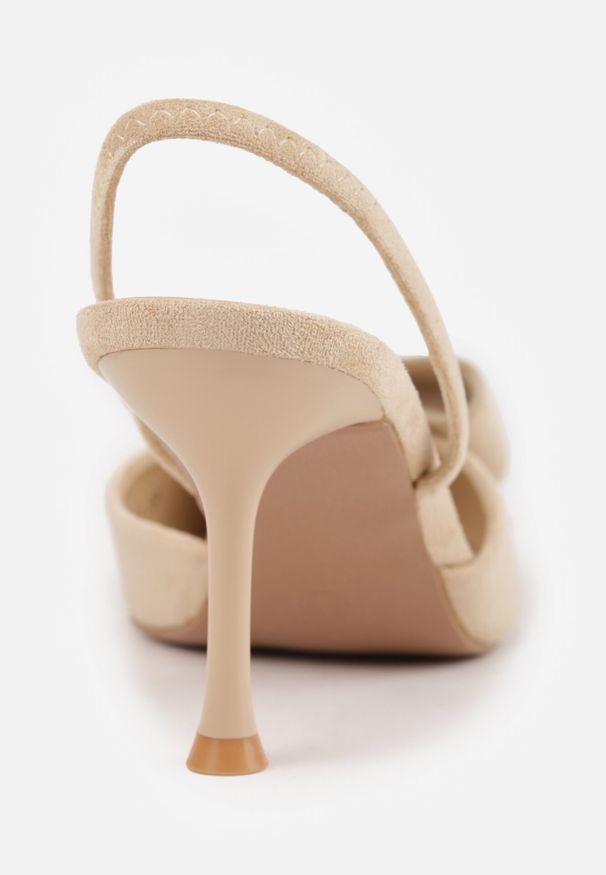 Born2be - Beżowe Szpilki z Imitacji Zamszu z Odkrytą Piętą i Aplikacją z Kokardą Asteodora. Okazja: do pracy, na co dzień, na spotkanie biznesowe. Kolor: beżowy. Materiał: zamsz. Wzór: aplikacja. Obcas: na szpilce. Styl: klasyczny, biznesowy, elegancki, casual, wizytowy