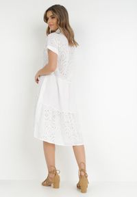 Born2be - Biała Sukienka Manilla. Kolor: biały. Materiał: tkanina. Długość rękawa: krótki rękaw. Wzór: aplikacja, haft, gładki. Typ sukienki: trapezowe, koszulowe. Styl: elegancki, boho. Długość: midi #3