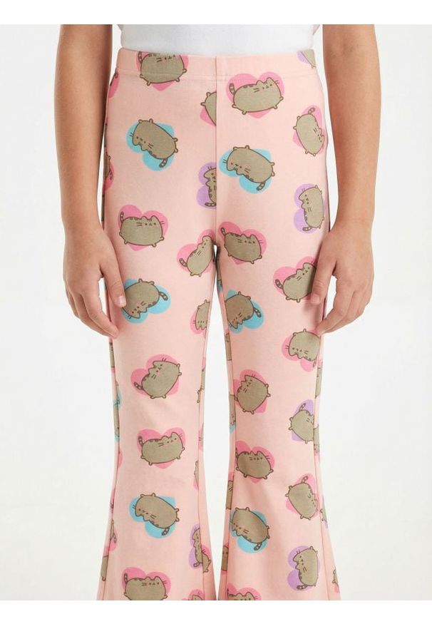 Sinsay - Spodnie flare ze wzorem Pusheen The Cat - różowy. Kolor: różowy