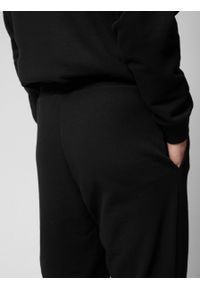 outhorn - Spodnie dresowe joggery męskie - czarne. Kolor: czarny. Materiał: dresówka. Wzór: ze splotem, gładki #4