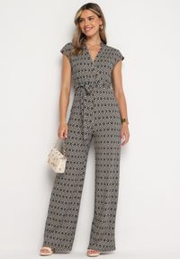 Born2be - Czarno-Biały Kombinezon z Wiskozą Wiązany w Pasie Sosofia. Okazja: na spacer, na co dzień. Kolor: czarny. Materiał: wiskoza. Styl: casual, elegancki #7