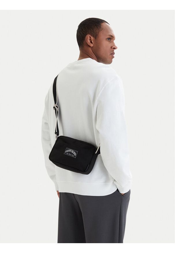 Calvin Klein Saszetka Graphic Capsule Camera Bag LV04D3369G Czarny. Kolor: czarny. Materiał: materiał