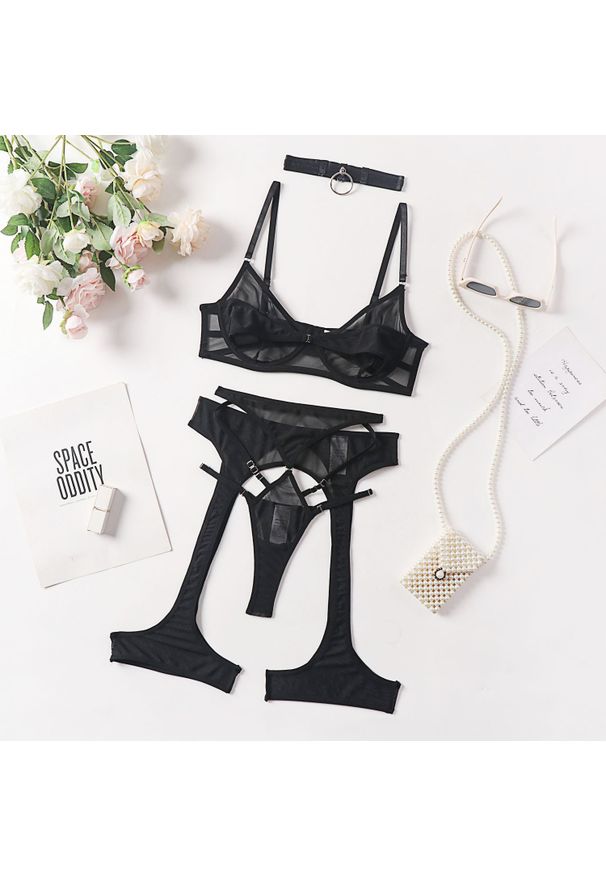 Intica - Pas do pończoch z zestawem na romantyczne wieczory Chihoko. Kolor: czarny. Materiał: materiał