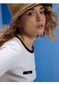 Sinsay - Bawełniana koszulka z krótkim rękawem - biały. Kolor: biały. Materiał: bawełna. Długość rękawa: krótki rękaw. Długość: krótkie #1