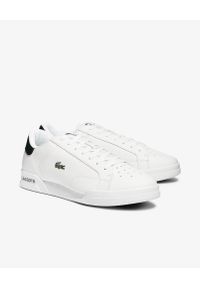 Lacoste - LACOSTE - Skórzane sneakersy z logo TWIN SERVE. Kolor: biały. Materiał: skóra. Wzór: haft. Sport: tenis #5