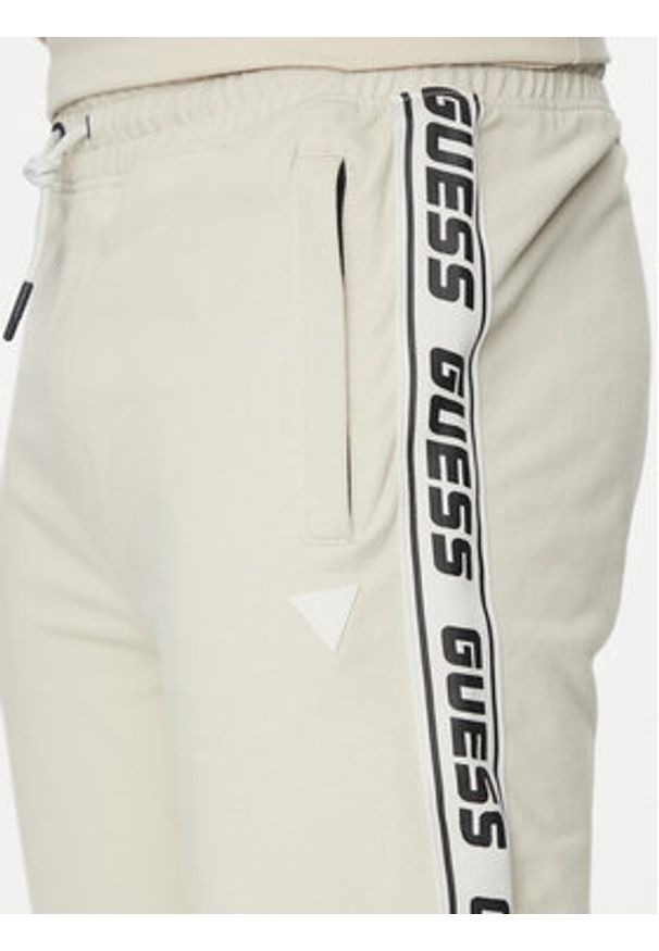Guess Spodnie dresowe Z2YB19 K6ZS1 Écru Regular Fit. Materiał: bawełna