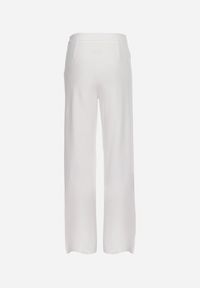 Born2be - Białe Szerokie Spodnie z Wysokim Stanem i Wiskozą Ozdobione na Dole Rozcięciami Xolea. Okazja: na co dzień. Stan: podwyższony. Kolor: biały. Materiał: wiskoza. Długość: długie. Wzór: aplikacja. Styl: klasyczny, casual, elegancki #3