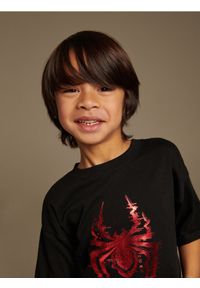 Reserved - T-shirt Spider-Man - czarny. Kolor: czarny. Materiał: bawełna, dzianina #1