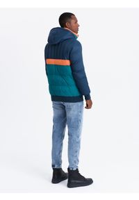 Ombre Clothing - Sportowa kolorowa kurtka męska w stylu retro – granatowo-pomarańczowa V3. Typ kołnierza: kołnierzyk stójkowy. Kolor: pomarańczowy. Materiał: guma, syntetyk, poliester, materiał. Wzór: kolorowy. Styl: retro, sportowy #5