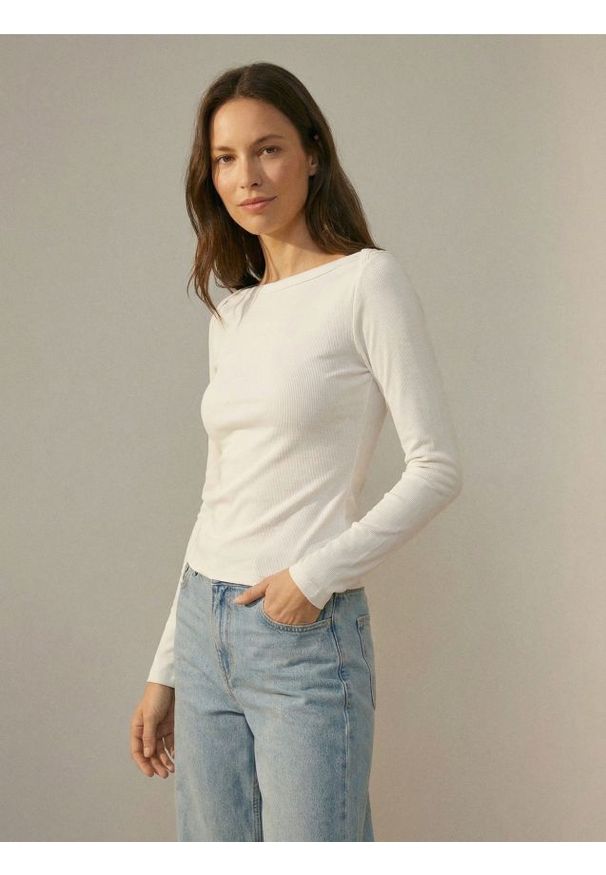 Sinsay - Bawełniana koszulka z długim rękawem w prążek - kremowy. Kolor: kremowy. Materiał: bawełna. Długość rękawa: długi rękaw. Długość: długie. Wzór: prążki