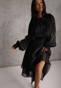 Renee - Czarna Rozkloszowana Sukienka Wieczorowa z Szyfonowej Tkaniny Amanna. Kolor: czarny. Materiał: tkanina, szyfon. Wzór: gładki, aplikacja. Typ sukienki: rozkloszowane. Styl: wizytowy #4