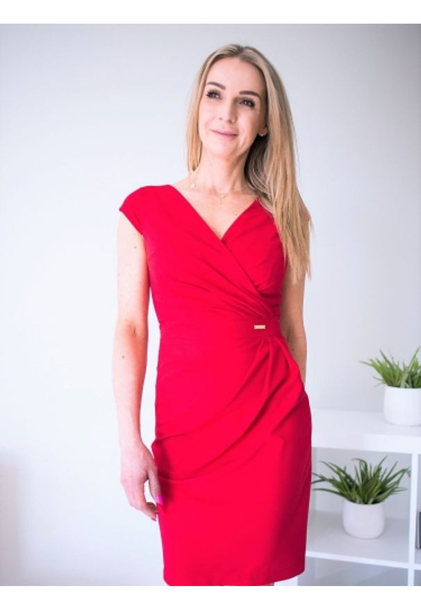 Sukienka Model Oktawia Red - Jersa. Materiał: elastan. Typ sukienki: dopasowane. Długość: midi