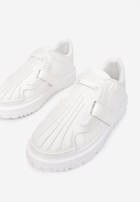 Born2be - Białe Sneakersy Lazastos. Wysokość cholewki: przed kostkę. Nosek buta: okrągły. Zapięcie: rzepy. Kolor: biały. Szerokość cholewki: normalna. Wzór: aplikacja #2