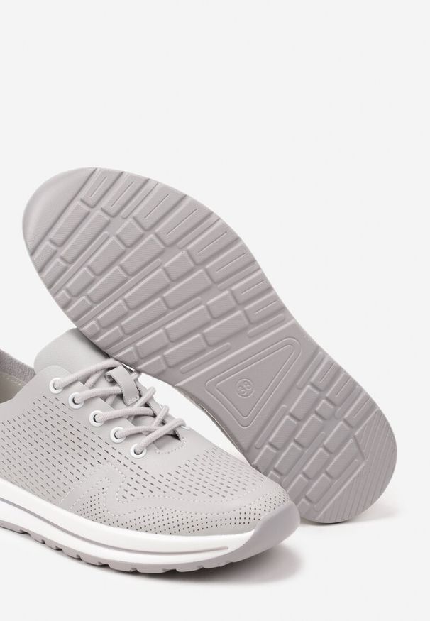 Born2be - Szare Buty Sportowe ze Skóry Naturalnej ze Skórzaną Wkładką i Perforacją Selili. Okazja: na co dzień. Zapięcie: sznurówki. Kolor: szary. Materiał: skóra. Sezon: lato, wiosna