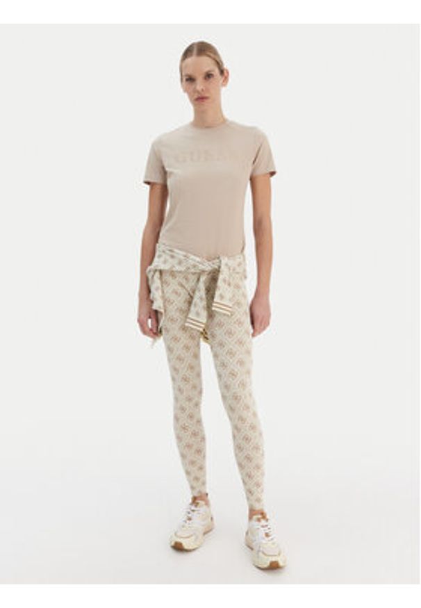 Guess T-Shirt V6RI20 J1314 Beżowy Regular Fit. Kolor: beżowy. Materiał: bawełna