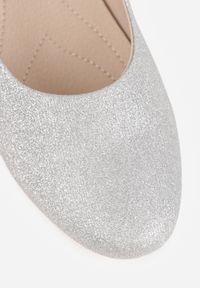Born2be - Srebrne Płaskie Balerinki Pokryte Brokatowym Zdobieniem Qarneli. Okazja: na co dzień. Kolor: srebrny. Materiał: jeans. Wzór: aplikacja. Styl: elegancki, casual #7