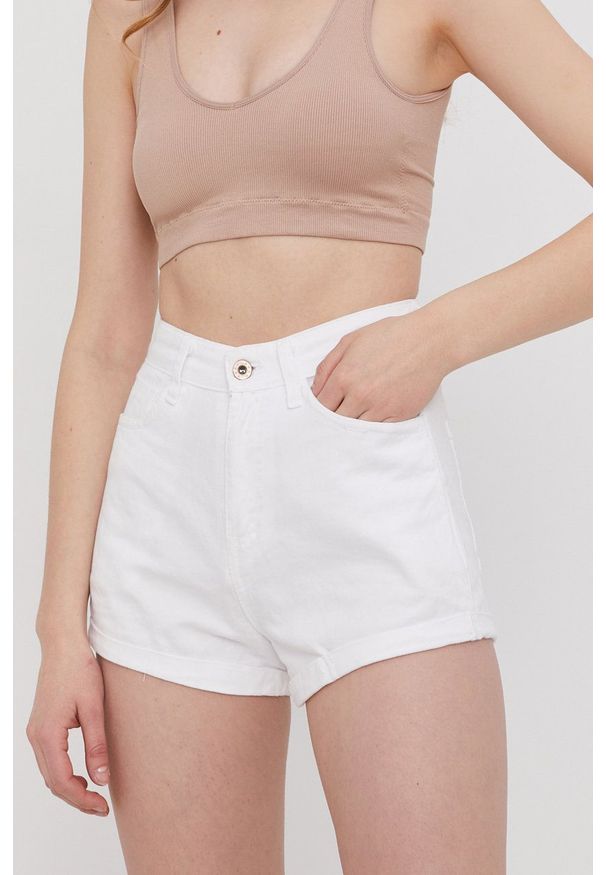 Answear Lab - Szorty jeansowe. Okazja: na co dzień. Kolor: biały. Materiał: jeans. Wzór: gładki. Styl: wakacyjny
