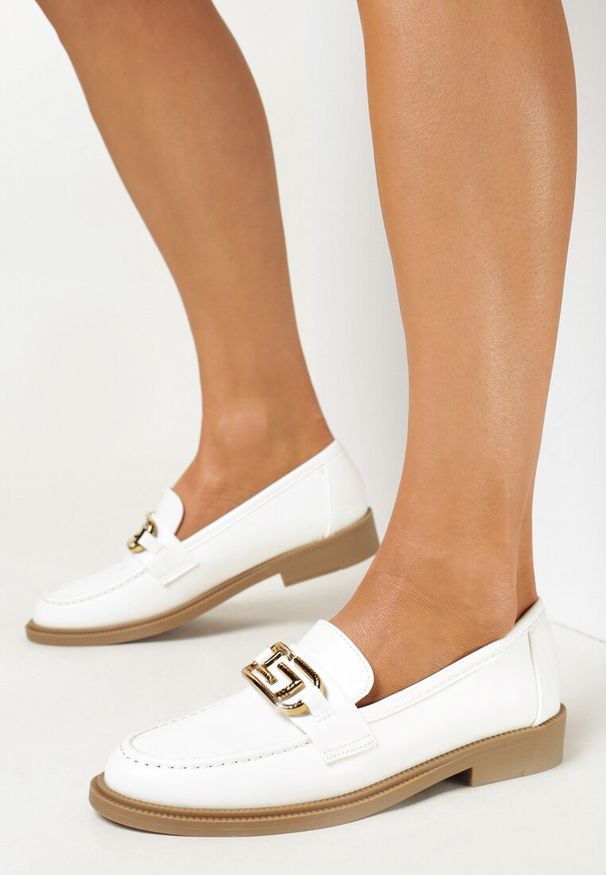 Born2be - Białe Mokasyny z Klamerką Solomia. Okazja: na co dzień. Kolor: biały. Styl: casual, elegancki