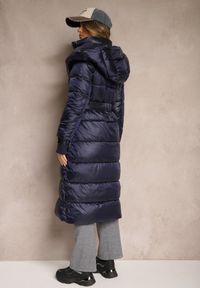 Renee - Granatowa Pikowana Kurtka z Kapturem Paskiem z Klamrą i Eleganckim Kołnierzem Vailana. Okazja: na co dzień. Typ kołnierza: kaptur. Kolor: niebieski. Materiał: jeans. Styl: elegancki