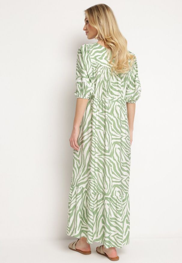 Born2be - Jasnozielona Sukienka z Bawełny i Wiskozy w Abstrakcyjne Paski ze Sznurkiem w Talii Navarae. Okazja: na co dzień. Kolor: zielony. Materiał: bawełna, wiskoza. Wzór: paski. Typ sukienki: proste. Styl: wizytowy, casual