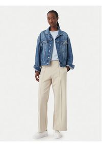 Calvin Klein Spodnie materiałowe LV044G210G Beżowy Relaxed Fit. Kolor: beżowy. Materiał: syntetyk #2