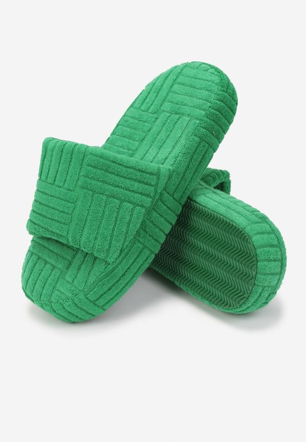 Born2be - Zielone Kapcie Cythessa. Nosek buta: otwarty. Zapięcie: pasek. Kolor: zielony. Materiał: materiał. Styl: elegancki