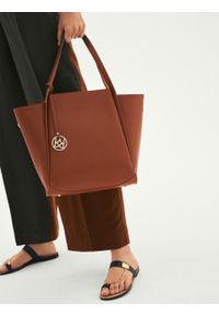 Kazar - Skórzane czarne klapki z ozdobnym łańcuszkiem. Okazja: na co dzień. Kolor: czarny. Materiał: skóra. Sezon: lato. Styl: elegancki, casual, klasyczny #2