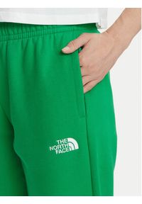 The North Face Spodnie dresowe Essential NF0A7ZJF Zielony Relaxed Fit. Kolor: zielony. Materiał: syntetyk #9