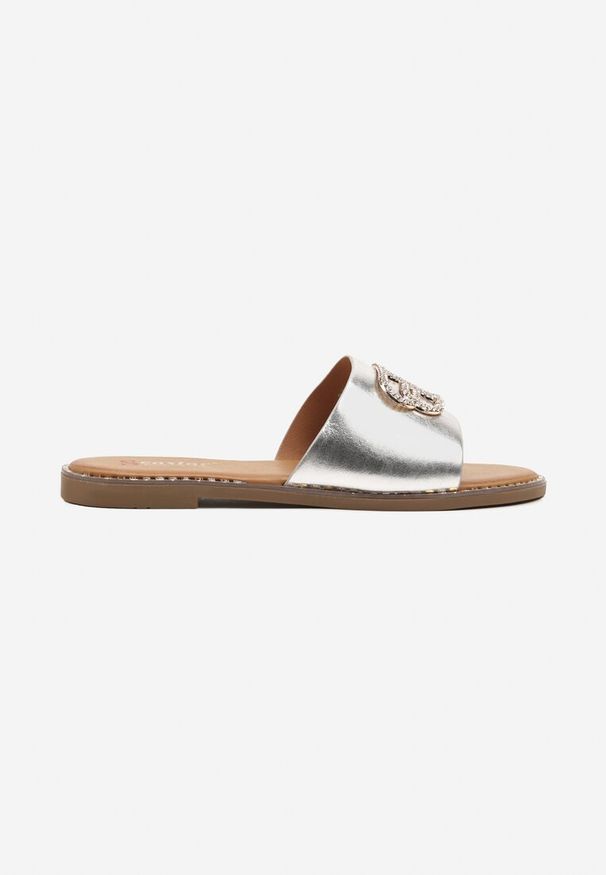 Renee - Srebrne Klapki Ozdobione Cyrkoniami Asivisa. Okazja: na co dzień. Kolor: srebrny. Materiał: jeans. Wzór: aplikacja. Sezon: lato. Styl: casual