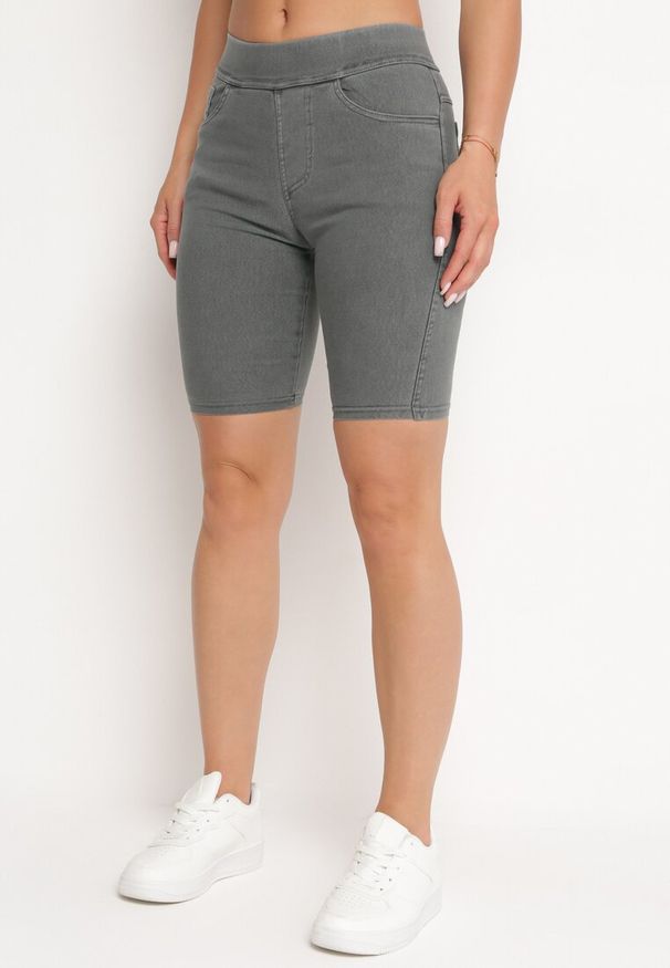 Born2be - Szare Szorty Jeansowe z Gumką w Pasie i Wysokim Stanem Kivolia. Okazja: na co dzień. Stan: podwyższony. Kolor: szary. Materiał: jeans. Sezon: lato. Styl: casual, elegancki