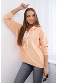 Kesi Włoski - Bluza bawełniana z kapturem brzoskwiniowa. Typ kołnierza: kaptur. Kolor: pomarańczowy. Materiał: bawełna. Wzór: napisy, aplikacja