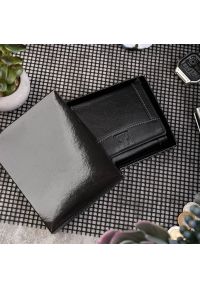 Skórzany portfel męski PAOLO PERUZZI T-54-BL czarny. Kolor: czarny. Materiał: skóra #1