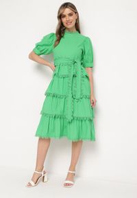 Born2be - Zielona Sukienka Thellis. Kolor: zielony. Materiał: materiał, tkanina, koronka. Długość rękawa: krótki rękaw. Wzór: gładki. Styl: elegancki. Długość: midi #3
