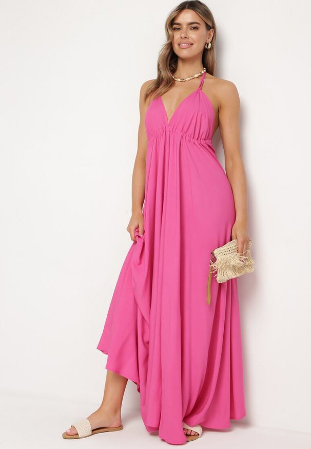 Born2be - Fuksjowa Sukienka z Wiskozy o Mocno Rozkloszowanym Fasonie Wiązana na Szyi Uldren. Okazja: na co dzień, na spacer. Kolor: różowy. Materiał: wiskoza. Sezon: lato. Typ sukienki: rozkloszowane. Styl: casual