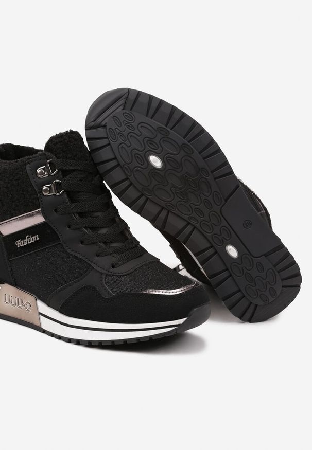 Born2be - Czarne Sneakersy z Futrem Metaliczną Wstawką i Brokatowym Połyskiem Saliwenna. Okazja: na co dzień. Zapięcie: sznurówki. Kolor: czarny. Materiał: futro. Obcas: na obcasie. Wysokość obcasa: niski