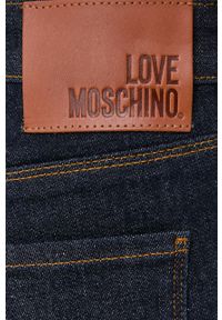 Love Moschino Jeansy damskie medium waist. Kolor: niebieski