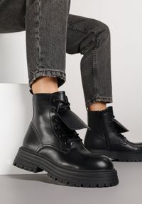 Renee - Czarne Casualowe Botki Typu Workery Vemarine. Okazja: na co dzień. Zapięcie: sznurówki. Kolor: czarny. Materiał: jeans. Styl: casual