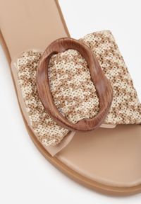 Born2be - Ciemnobeżowe Klapki Ozdobione Plecionką Wstawką i Klamrą Isirreia. Okazja: na co dzień, do pracy. Kolor: beżowy. Materiał: jeans, materiał, len. Wzór: aplikacja. Sezon: lato. Styl: casual #8