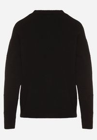 Born2be - Czarny Sweter Ozdobiony Motywem Serc Unisae. Okazja: na co dzień. Kolor: czarny. Materiał: jeans. Wzór: aplikacja. Styl: casual #4