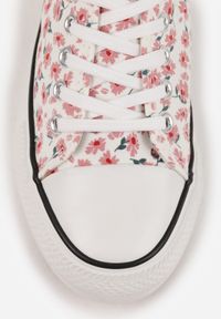 Born2be - Różowe Trampki z Cholewką Zdobioną Kwiatowym Wzorem Folaianna. Okazja: na co dzień, na spacer. Kolor: różowy. Materiał: jeans. Szerokość cholewki: normalna. Wzór: kwiaty, aplikacja. Styl: casual, klasyczny #6