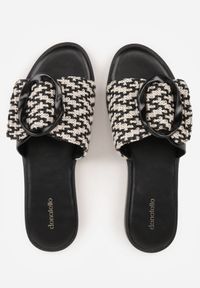 Born2be - Czarne Klapki Ozdobione Plecionką Wstawką i Klamrą Isirreia. Okazja: na co dzień, do pracy. Kolor: czarny. Materiał: jeans, materiał, len. Wzór: aplikacja. Sezon: lato. Styl: casual #9