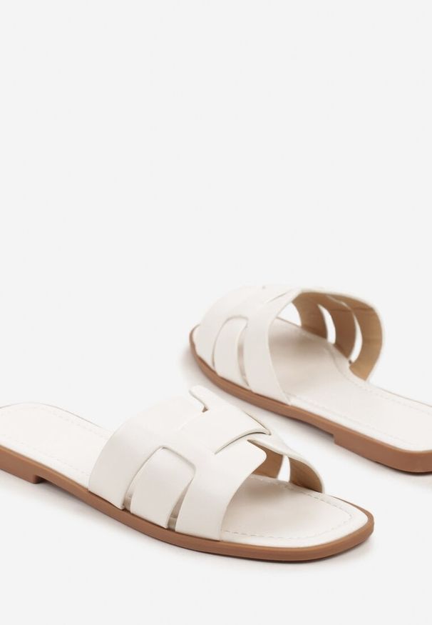 Born2be - Białe Klapki z Ozdobnymi Paskami Pollaloria. Okazja: na co dzień. Kolor: biały. Wzór: paski. Sezon: wiosna, lato. Styl: casual